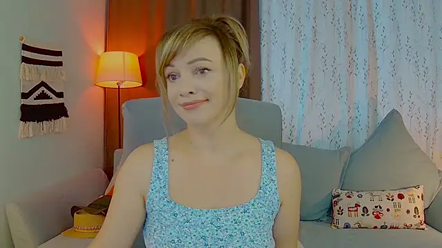 Snapshot of NandiSmile chatting on September 25, 6:28 am NandiSmile online show from September 25, 6:28 am