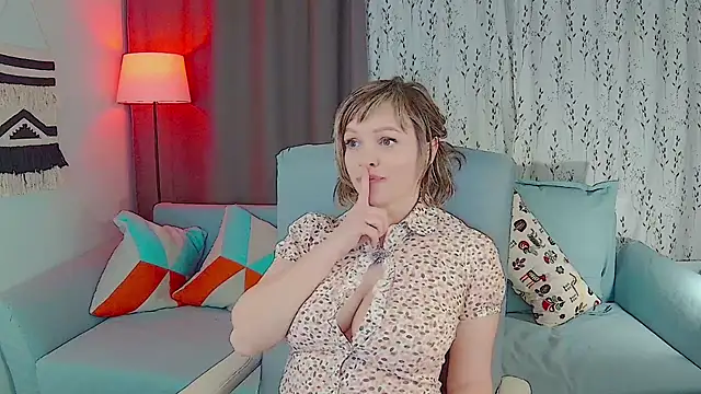 NandiSmile online show from March 4, 4:46 pm