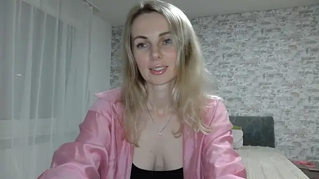 Snapshot of AlissonBia chatting on June 2, 8:55 pm AlissonBia online show from June 2, 8:55 pm