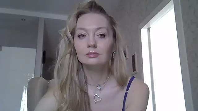 ZarinaSwift online show from April 4, 4:33 am