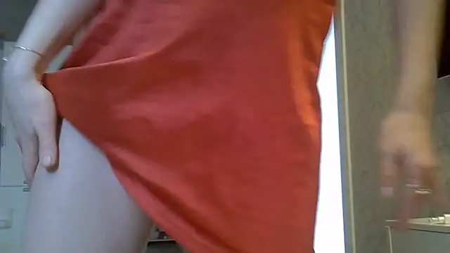 Snapshot of ZarinaSwift chatting on May 16, 6:54 am ZarinaSwift online show from May 16, 6:54 am