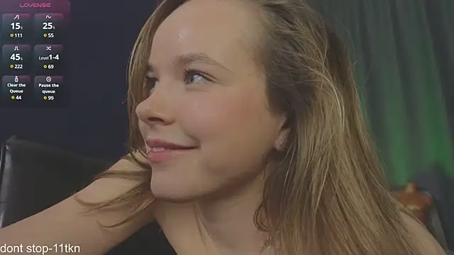 Snapshot of milly_shy chatting on December 10, 10:38 am milly shy online show from December 10, 10:38 am