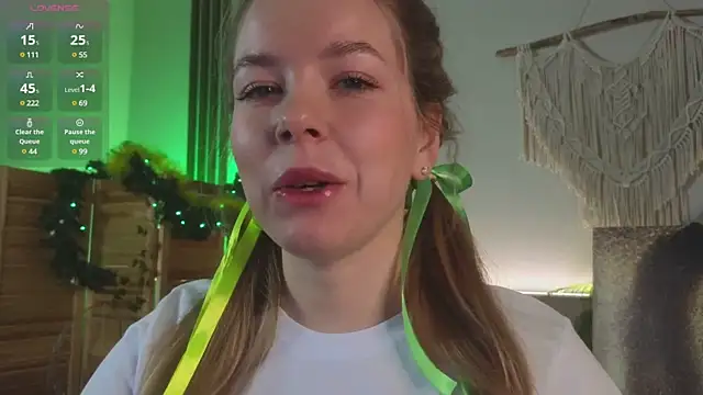 Snapshot of milly_shy chatting on December 30, 7:15 am milly shy online show from December 30, 7:15 am