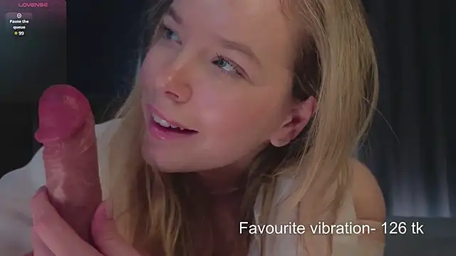 Snapshot of milly_shy chatting on March 6, 10:09 am milly shy online show from March 6, 10:09 am