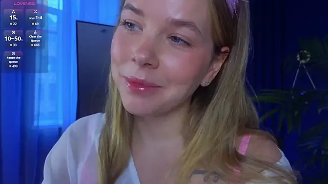 Snapshot of milly_shy chatting on November 7, 6:57 am milly shy online show from November 7, 6:57 am