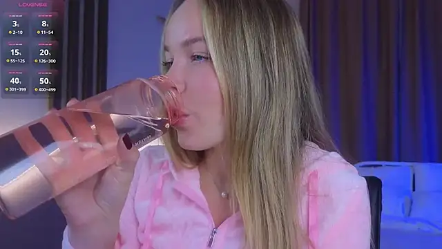 Snapshot of milly_shy chatting on December 2, 6:41 am milly shy online show from December 2, 6:41 am