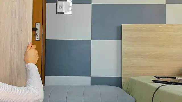 Kiera Thomas online show from February 4, 6:41 am