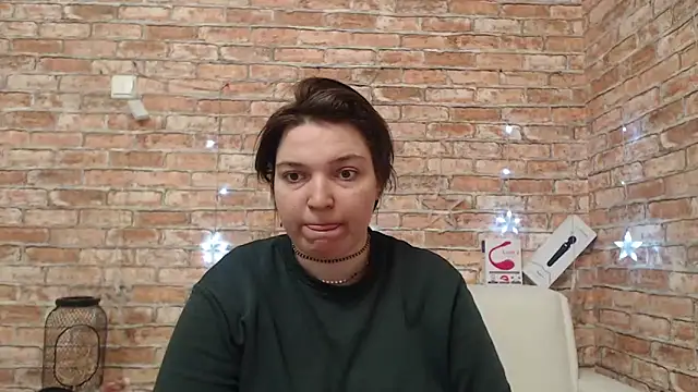 Amelia Kiss  online show from February 20, 1:02 am