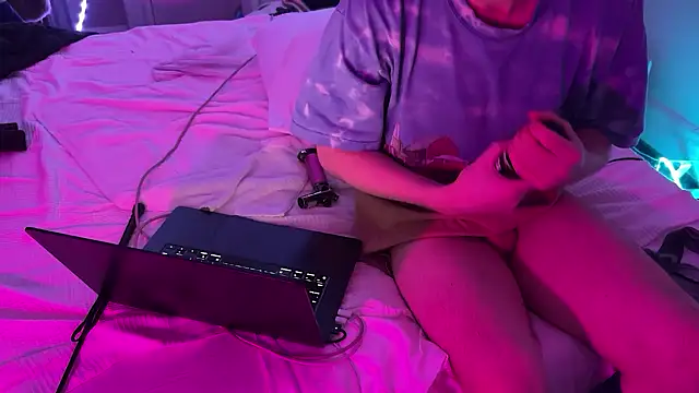 Snapshot of CupidZass chatting on December 29, 10:57 pm CupidZass online show from December 29, 10:57 pm