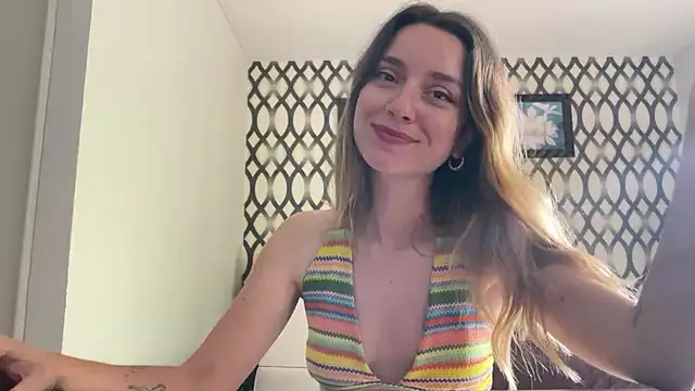 Snapshot of SirenaBelle chatting on December 14, 2:56 am SirenaBelle online show from December 14, 2:56 am