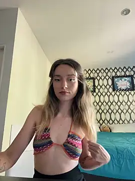 Snapshot of SirenaBelle chatting on February 3, 9:19 am SirenaBelle online show from February 3, 9:19 am