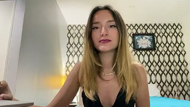 Snapshot of SirenaBelle chatting on February 16, 10:43 am SirenaBelle online show from February 16, 10:43 am