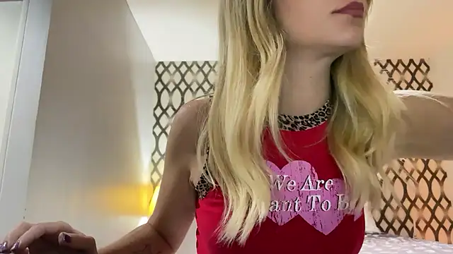 Snapshot of SirenaBelle chatting on March 9, 11:47 am SirenaBelle online show from March 9, 11:47 am