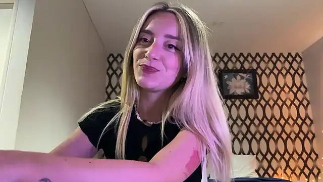 Snapshot of SirenaBelle chatting on March 13, 10:26 am SirenaBelle online show from March 13, 10:26 am