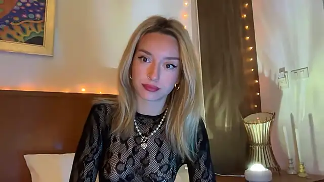 Snapshot of SirenaBelle chatting on November 16, 12:16 am SirenaBelle online show from November 16, 12:16 am