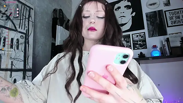 Snapshot of little_grinch666 chatting on December 27, 11:21 pm little grinch666 online show from December 27, 11:21 pm