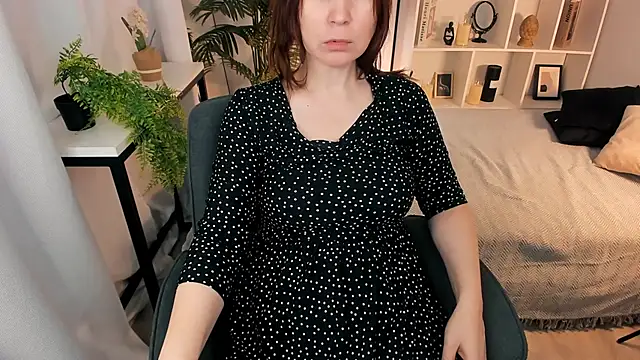 ZoeEast online show from February 2, 1:21 pm