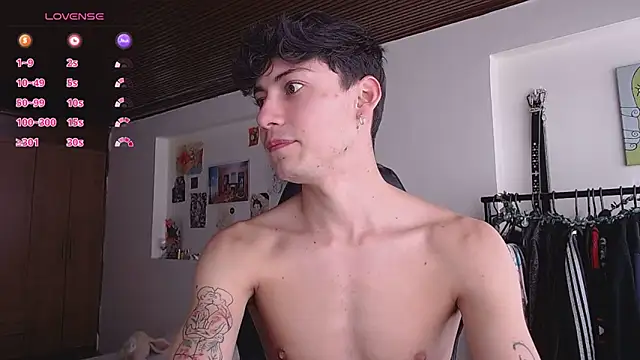 Snapshot of Amahd696 chatting on November 5, 1:44 pm Amahd696 online show from November 5, 1:44 pm