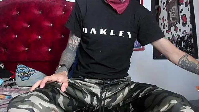 Aaron BigDickxxx online show from January 16, 6:56 am