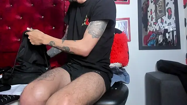 Aaron BigDickxxx online show from January 28, 7:11 am