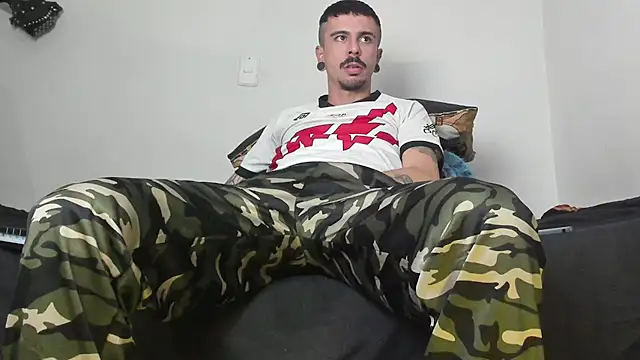 Aaron BigDickxxx online show from January 14, 6:24 pm