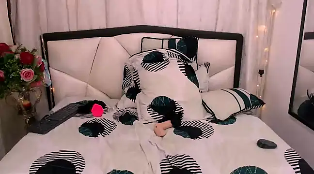 Snapshot of InkedSabrina chatting on February 14, 1:34 am InkedSabrina online show from February 14, 1:34 am