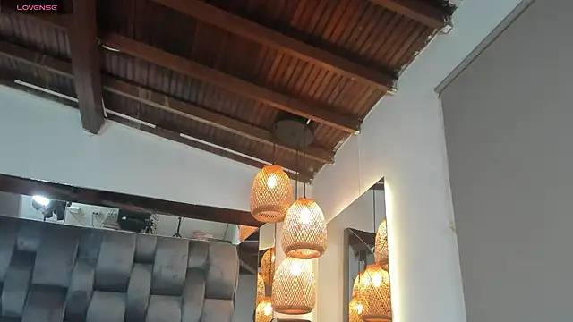 pamela-wells online show from January 17, 11:04 am