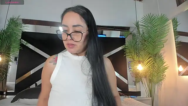 emily-fox online show from April 29, 11:03 am