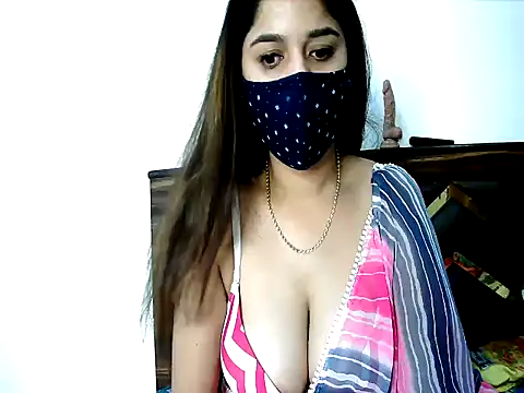 Snapshot of Gloie4u chatting on June 13, 12:47 pm Gloie4u online show from June 13, 12:47 pm