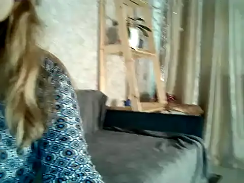 Snapshot of Aline_LoveFlowers chatting on January 16, 9:48 am Aline LoveFlowers online show from January 16, 9:48 am