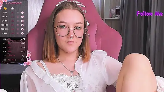 Snapshot of bunny_bubble chatting on January 6, 12:37 am bunny bubble online show from January 6, 12:37 am