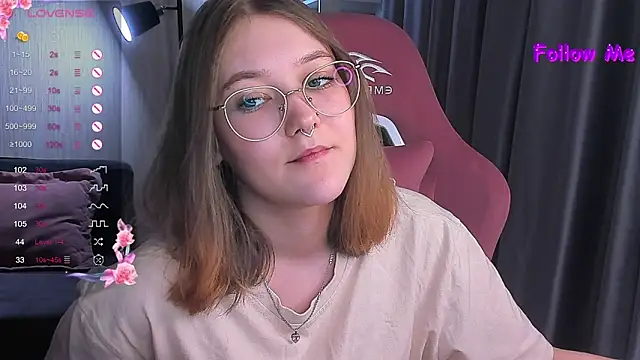 Snapshot of bunny_bubble chatting on February 26, 1:32 am bunny bubble online show from February 26, 1:32 am