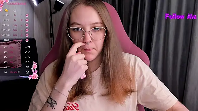 Snapshot of bunny_bubble chatting on October 23, 11:14 pm bunny bubble online show from October 23, 11:14 pm