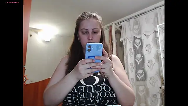 Sakura Green online show from December 2, 3:40 pm