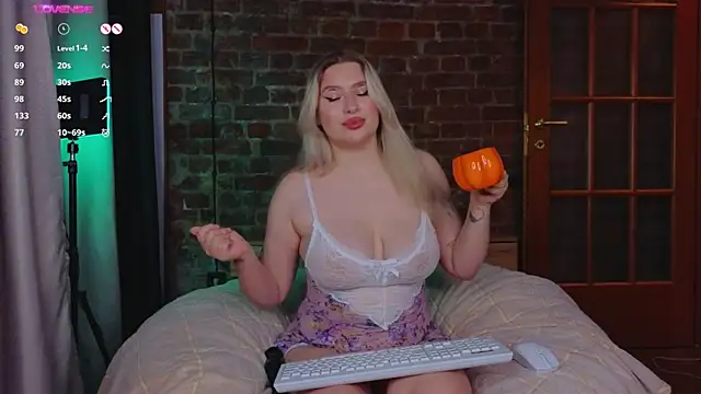 helen frogg online show from October 29, 7:59 pm