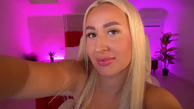Snapshot of LiaBrazzerr chatting on June 29, 1:33 pm LiaBrazzerr online show from June 29, 1:33 pm