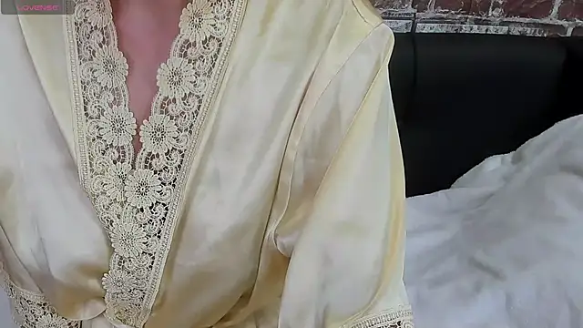 Snapshot of yourastral chatting on December 13, 1:15 am yourastral online show from December 13, 1:15 am