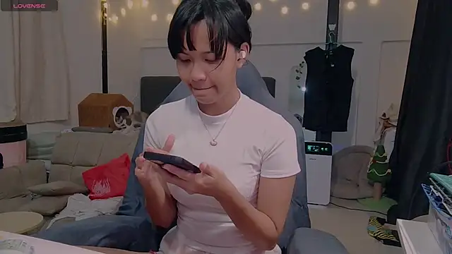 Snapshot of Kana_G chatting on February 1, 4:11 pm Kana G online show from February 1, 4:11 pm