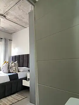 slimcateee online show from March 13, 8:43 am