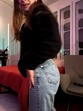 Snapshot of emma4xxx chatting on December 6, 8:51 pm emma4xxx online show from December 6, 8:51 pm