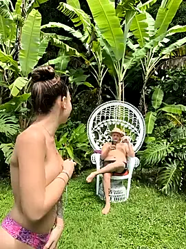 Snapshot of emma4xxx chatting on January 4, 8:16 pm emma4xxx online show from January 4, 8:16 pm