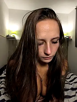 Snapshot of emma4xxx chatting on March 22, 8:04 pm emma4xxx online show from March 22, 8:04 pm