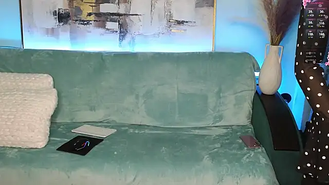 Snapshot of HoneyGirl55 chatting on February 22, 7:25 pm HoneyGirl55 online show from February 22, 7:25 pm