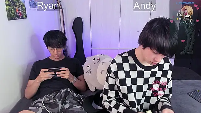 Snapshot of Aventure_Twinks chatting on December 8, 3:43 am Aventure Twinks online show from December 8, 3:43 am