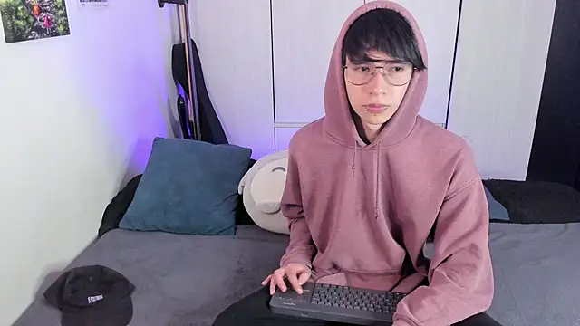 Snapshot of Aventure_Twinks chatting on December 16, 8:58 pm Aventure Twinks online show from December 16, 8:58 pm