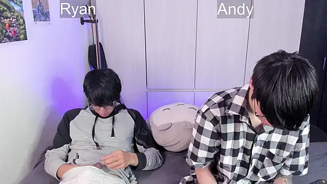 Snapshot of Aventure_Twinks chatting on December 18, 9:51 pm Aventure Twinks online show from December 18, 9:51 pm