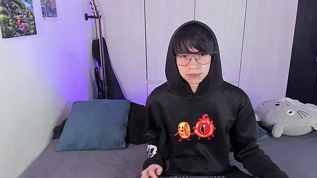 Snapshot of Aventure_Twinks chatting on December 19, 8:34 am Aventure Twinks online show from December 19, 8:34 am