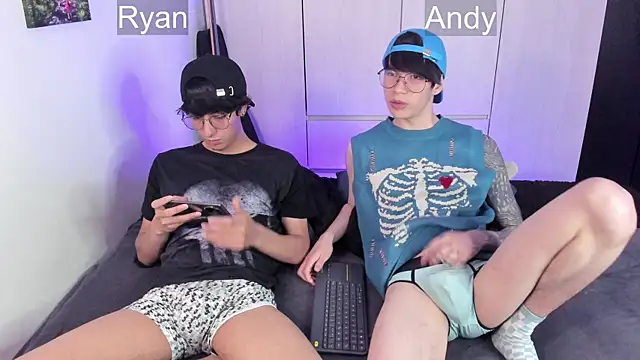 Snapshot of Aventure_Twinks chatting on December 20, 11:26 pm Aventure Twinks online show from December 20, 11:26 pm