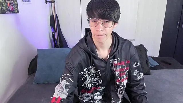 Snapshot of Aventure_Twinks chatting on December 24, 11:28 am Aventure Twinks online show from December 24, 11:28 am