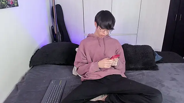 Snapshot of Aventure_Twinks chatting on January 3, 8:21 am Aventure Twinks online show from January 3, 8:21 am